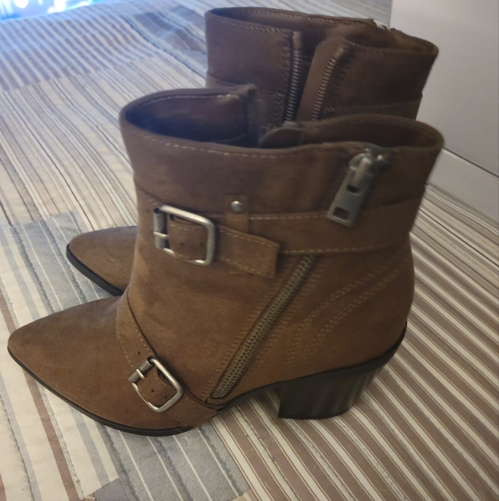 Boots - Picture 2 of 6